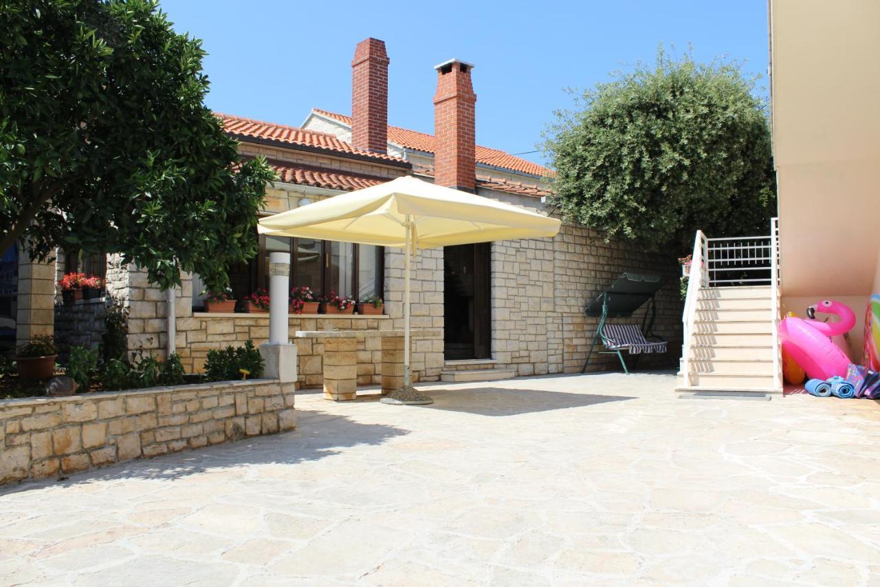 Apartment Antica Supetar Kültér fotó